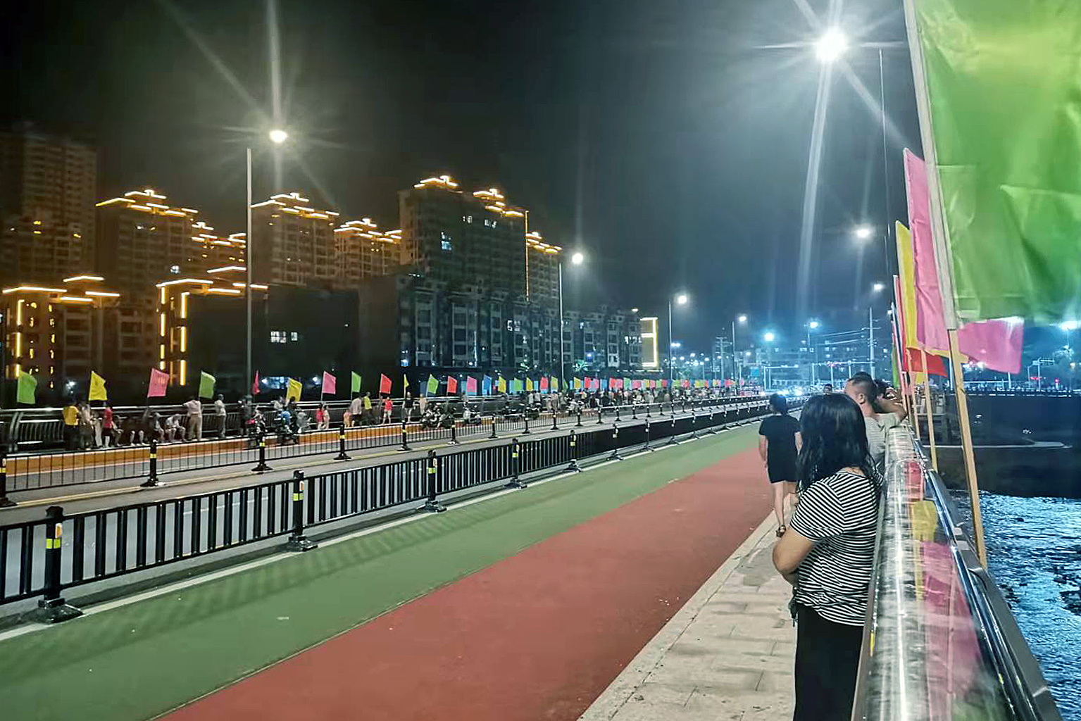 重修后的宜丰县耶溪桥夜景.(况婷摄)