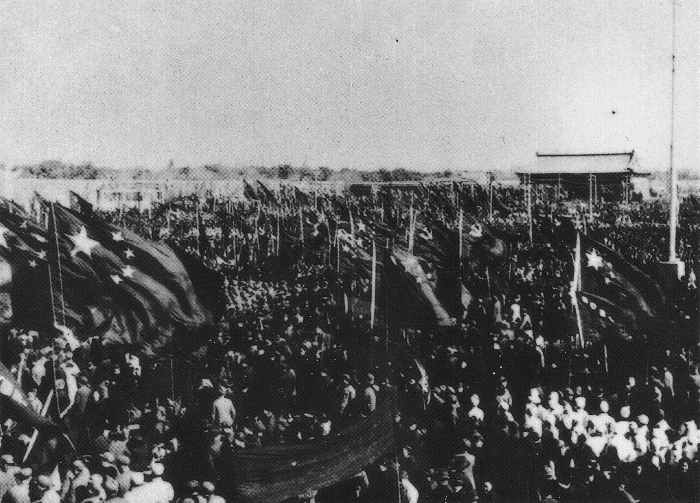 1949年10月1日,北京,天安门广场,开国大典阅兵式上,中国人民解放军