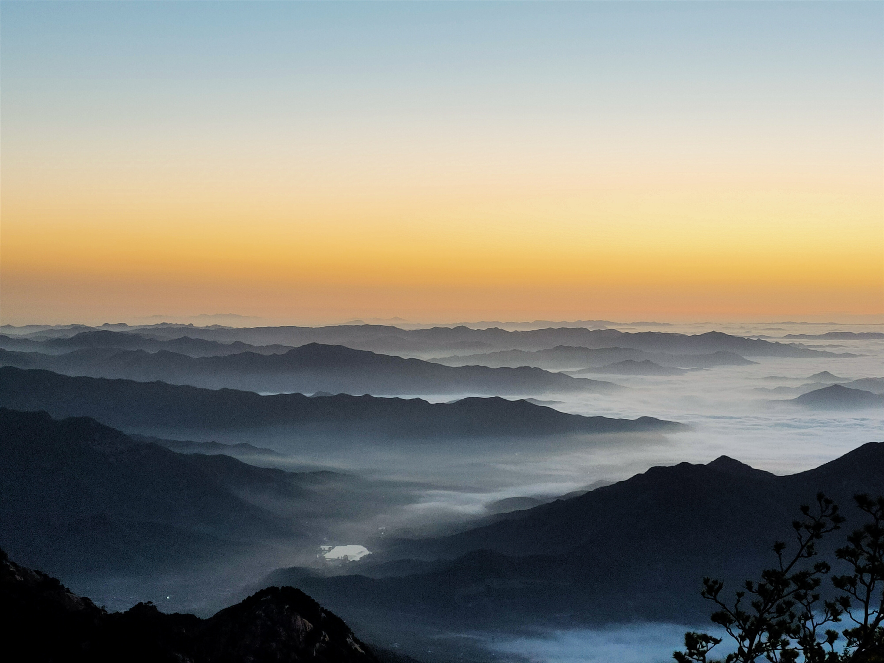 山东泰山的云海日出