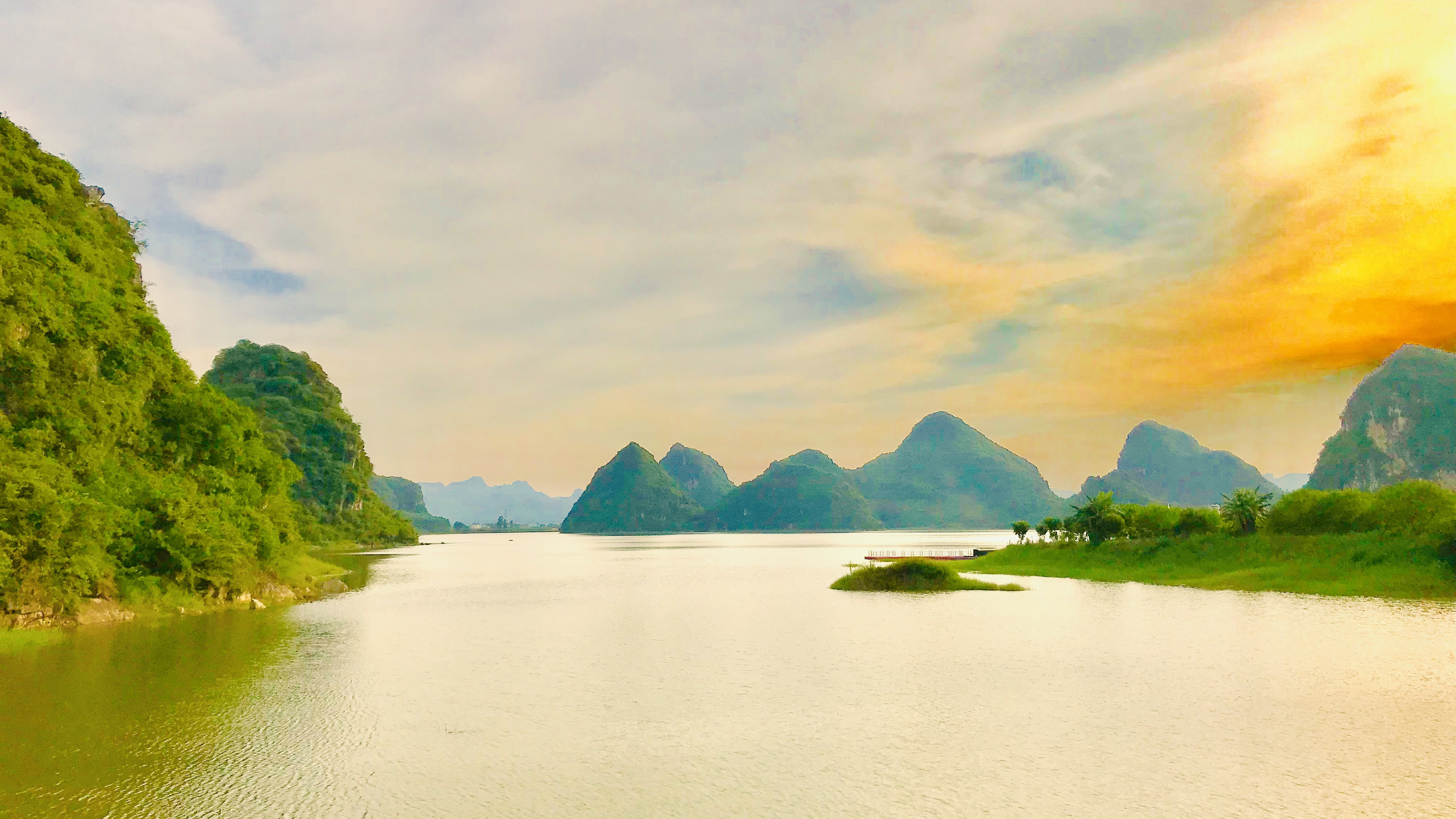 广西来宾:青山环绕,碧水恬静,风光美如画