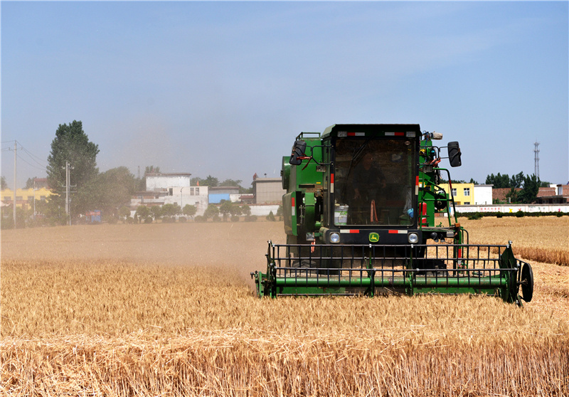 加快推进农机装备的更新换代和技术升级,开展农业机械购置补贴,农机