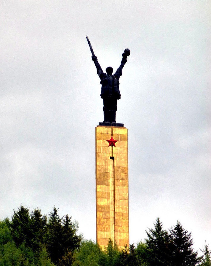 【红色记忆】洗涤心灵的红军长征纪念碑碑园