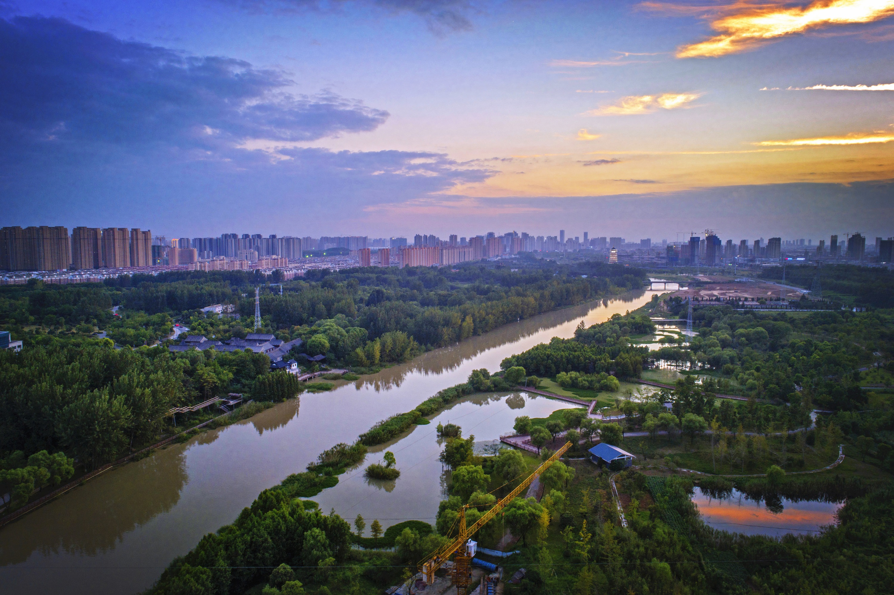 江苏淮安是国家园林城市,优越的自然地理条件赋予其丰富的绿色景观