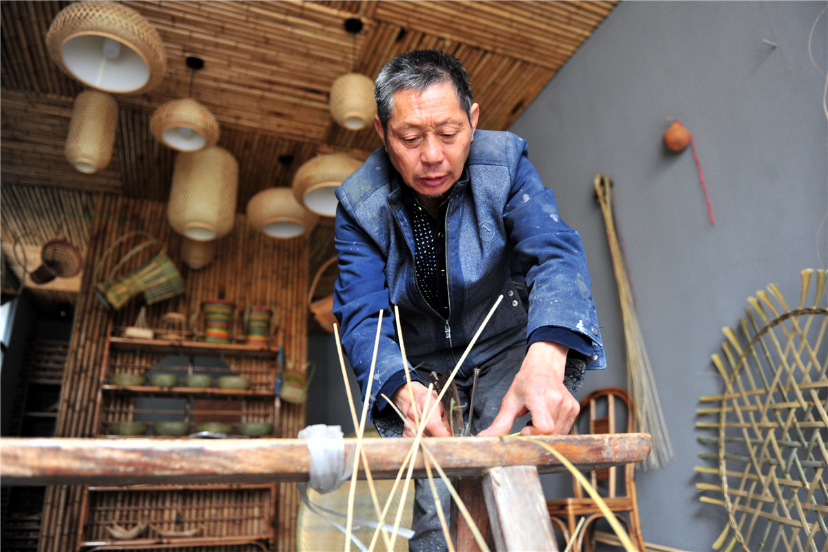 乡情乡愁湖北夷陵三峡篾匠50年坚守竹编手艺