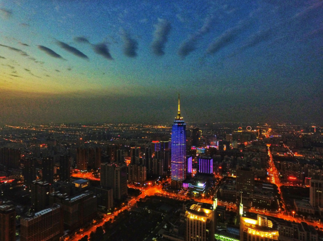 视觉江苏|夜幕下的常州:流光溢彩 璀璨迷人