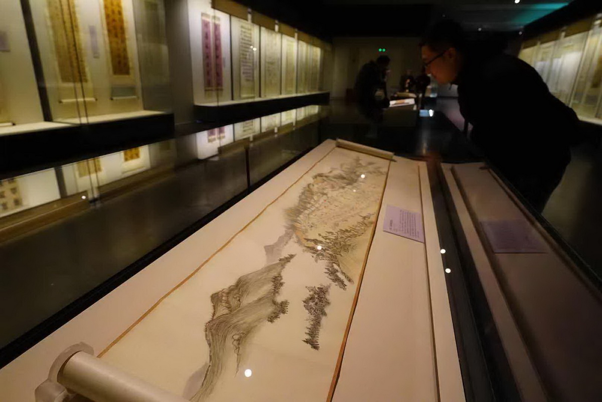 国博中国古代书画展开幕 康熙乾隆二帝“比字”