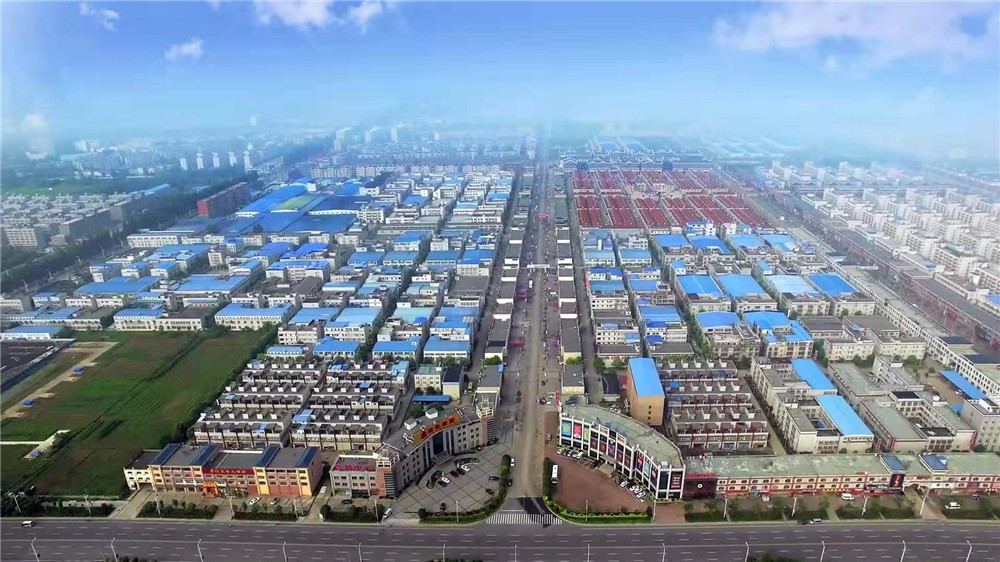 新河镇的汉正服装工业城在湖北省孝感市汉川市有一个全国"淘宝镇"