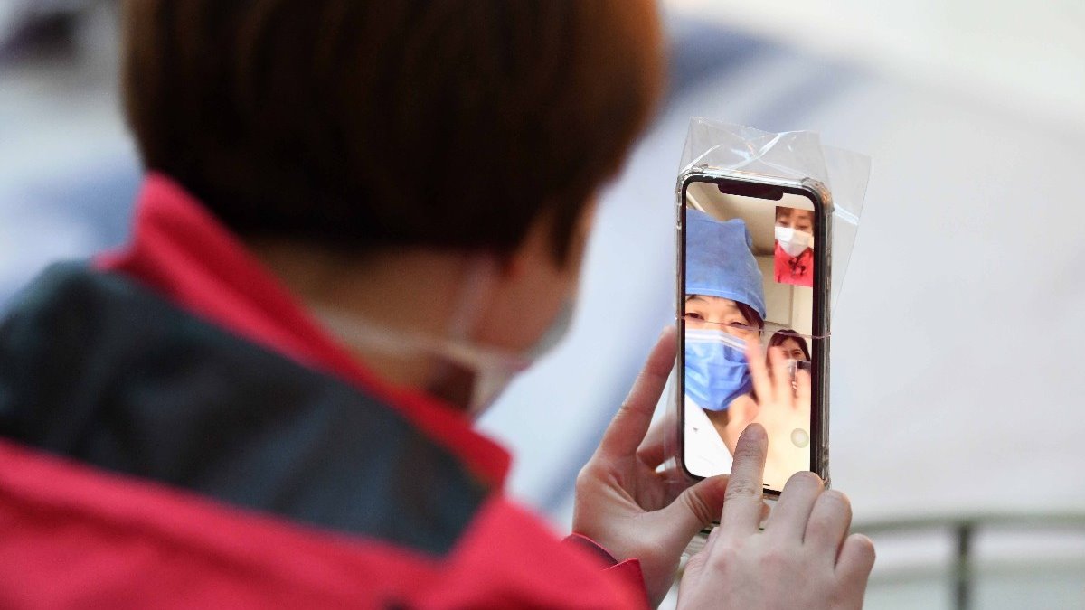 北京援鄂医疗队护士刘宇航我和妈妈一样成了最前线的战士