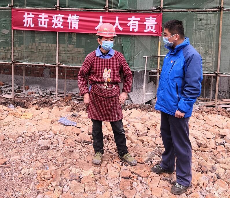 到中央纪委国家监委机关结对帮扶村走访,与有关职能部门和乡镇商量