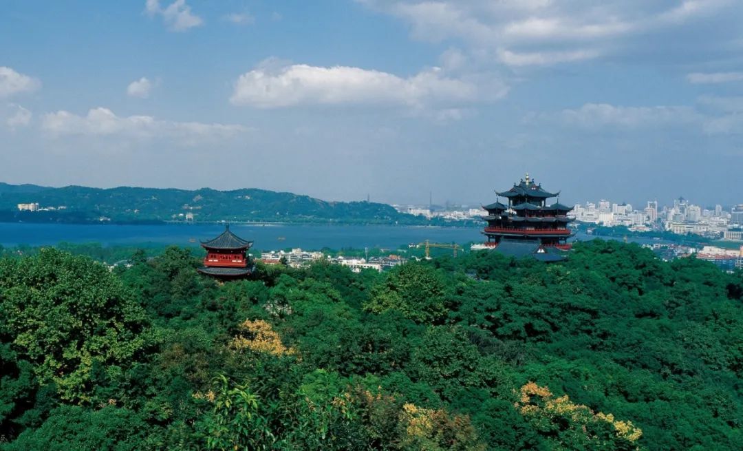 坐船游西湖 乘坐环湖电瓶车 游览收费景点……杭州西湖景区向全国医护