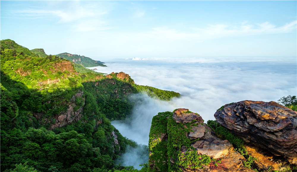 在海上云台山二桅尖一览海岛城.