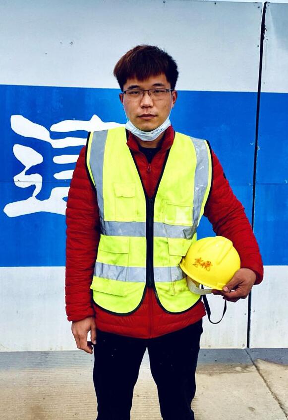 "3,"雷神山"医院建设者 黄军沛"茶山人民的生命健康,我,一直守护!