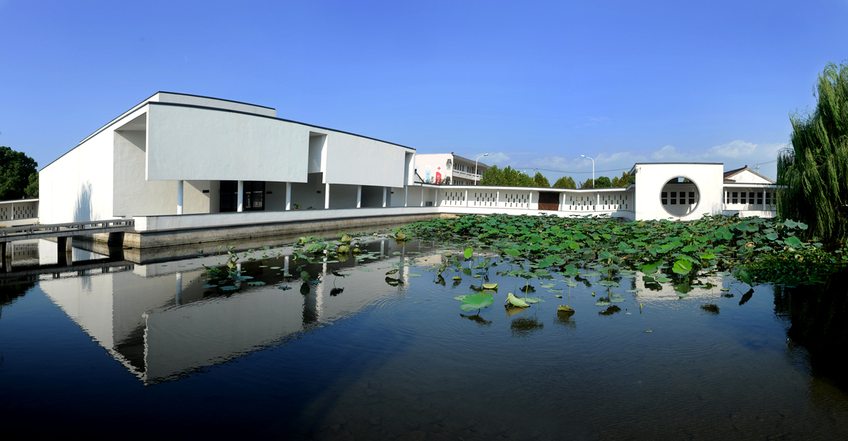 沐浴在阳光中的江村太阳升起时的江村开弦弓村吴江区七都镇开弦弓村