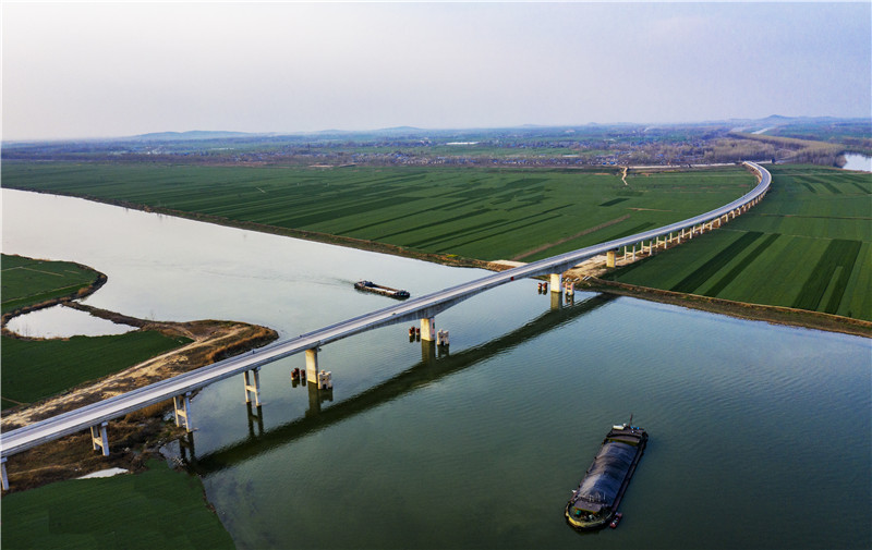运河大桥运河岸边美景水韵邳州运河古镇窑湾京杭大运河分岔处,左前