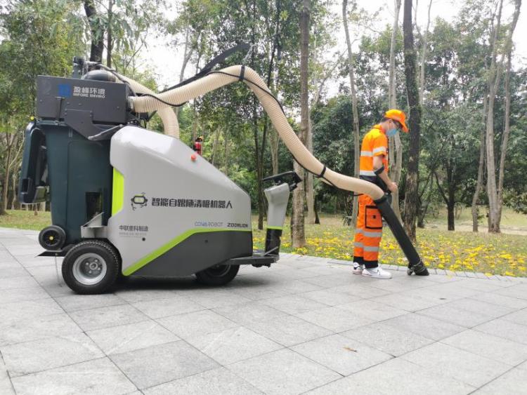 智能自跟随清吸机器人.(摄影:廖万育)