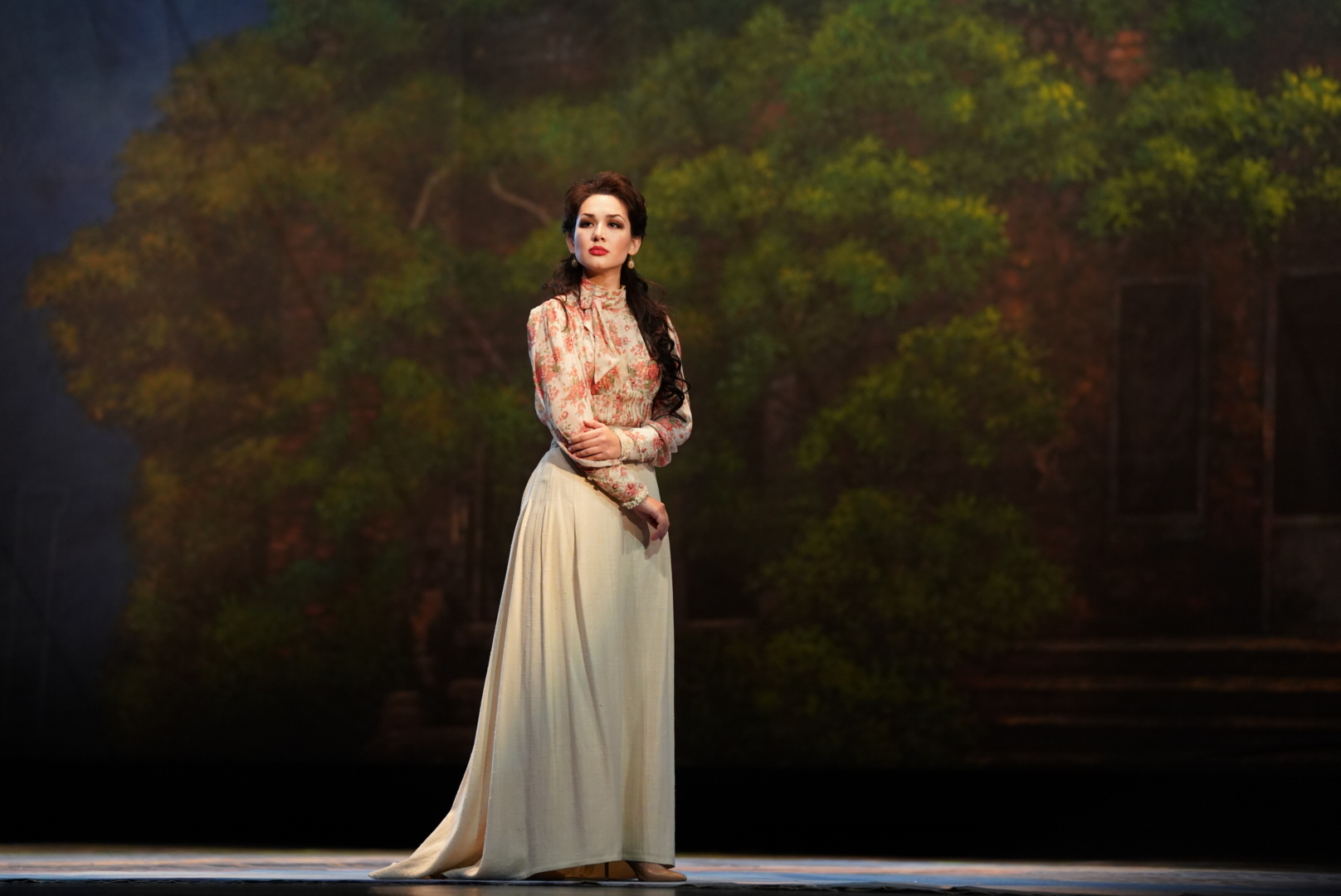 音乐上的成功在于威尔第总算摆脱了意大利"美声"歌剧传统的束缚