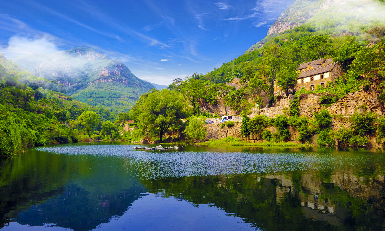 鹤壁市淇县纣王殿风光 王中文 摄少无适俗韵,性本爱丘山.