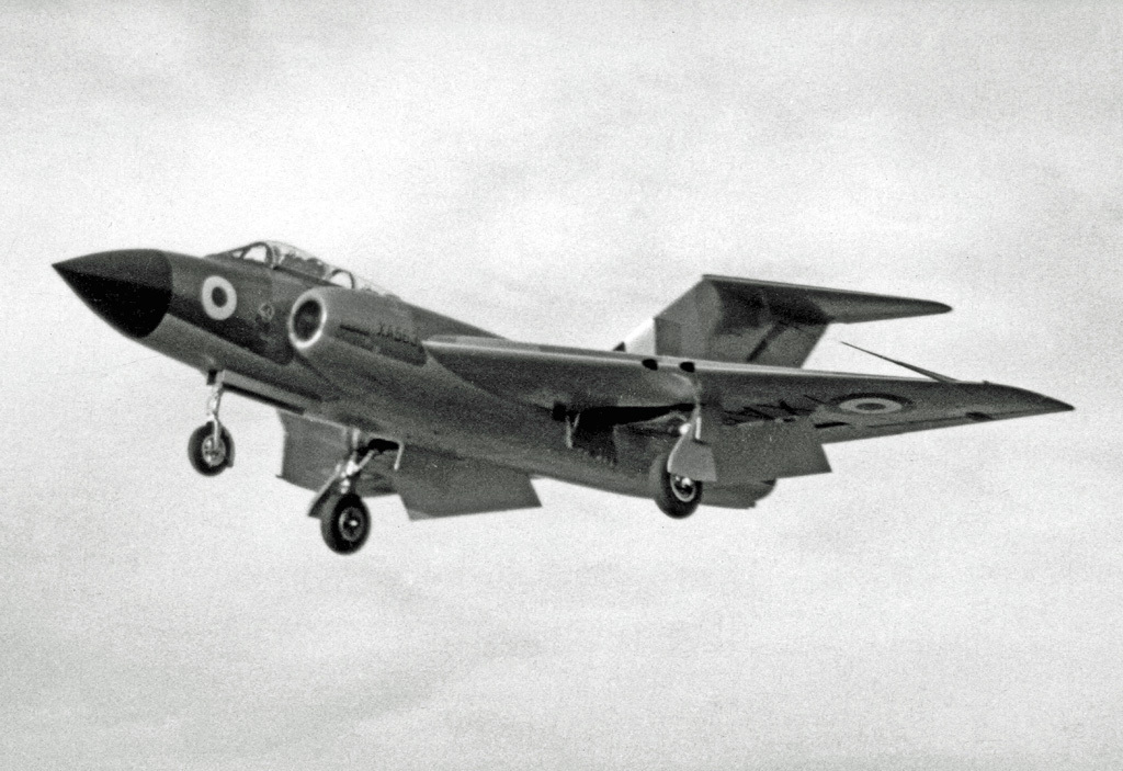 双发双座亚音速全天候截击机,是英国研制的第一架三角翼战斗机,也是