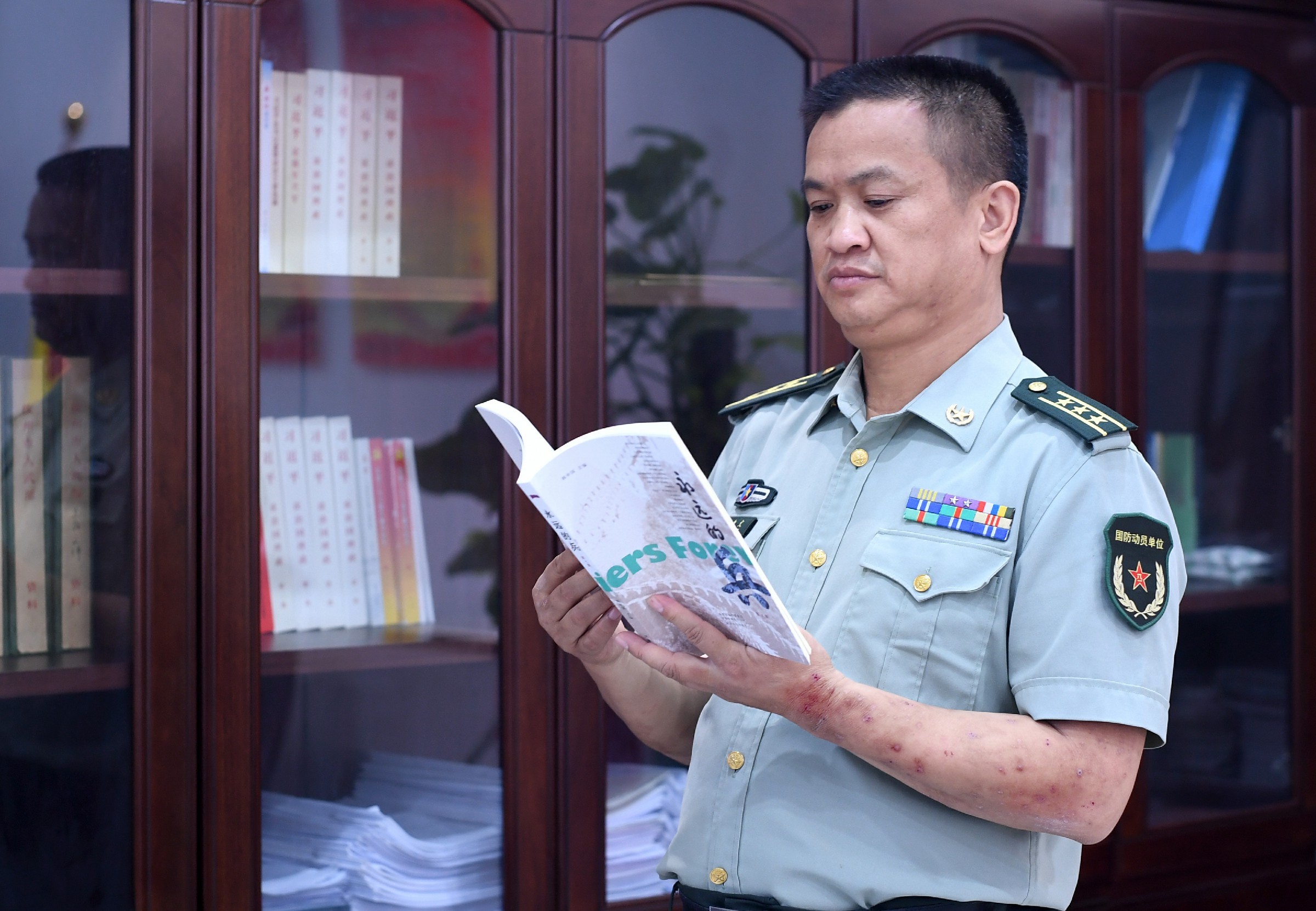 汝州梁建文一等军功章照亮父子从军路