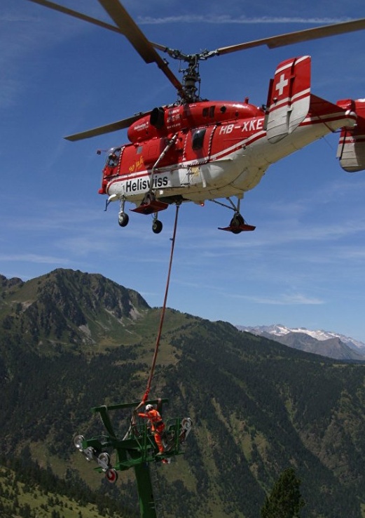 卡-32a11bc直升机是俄罗斯卡莫夫设计局研发的双发共轴双旋翼中型多