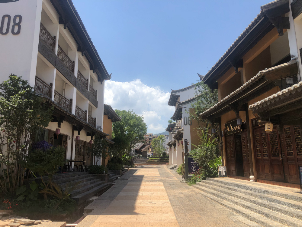 云南省澄江市广龙小镇.邵思跃 摄