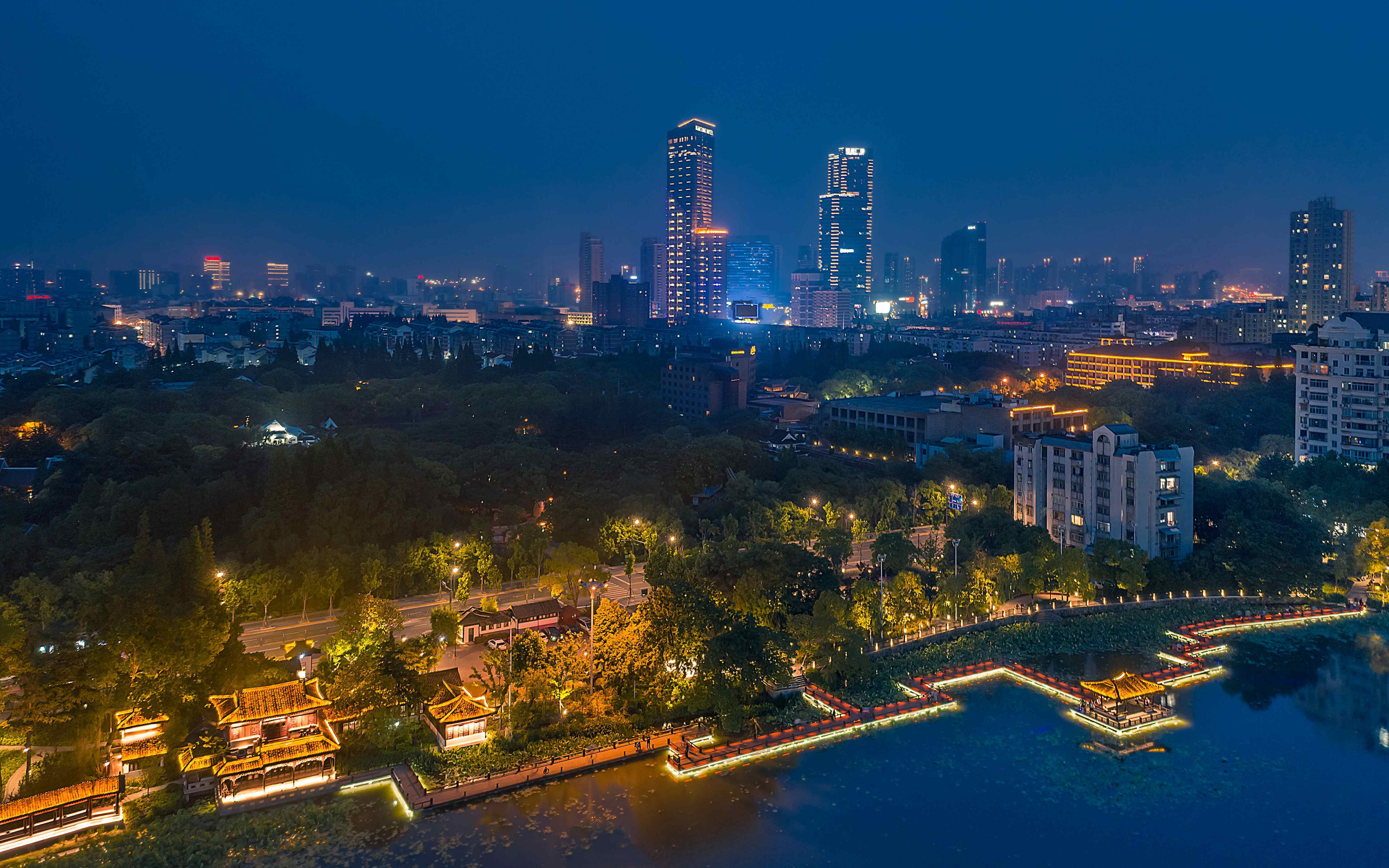 博物馆群徒步""濠河寻宝""夜跑濠河""濠河夜景亮化摄影比赛"等活动
