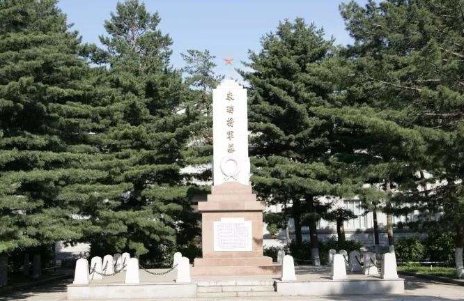 位于哈尔滨烈士陵园的朱瑞将军墓