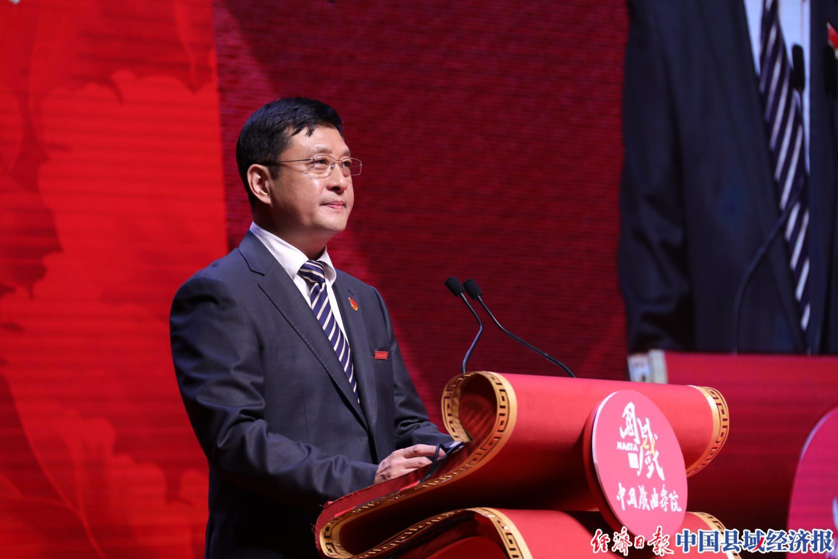 中央戏剧学院院长郝戎,中国国家京剧院副院长张亚峰,校友代表,著名