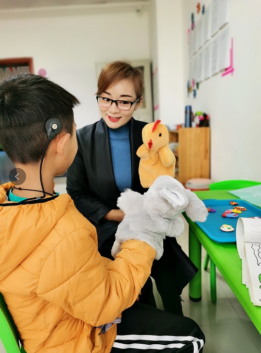 “爱心妈妈”向季平：用毕生精力帮助听障儿童走出无声世界(图1)