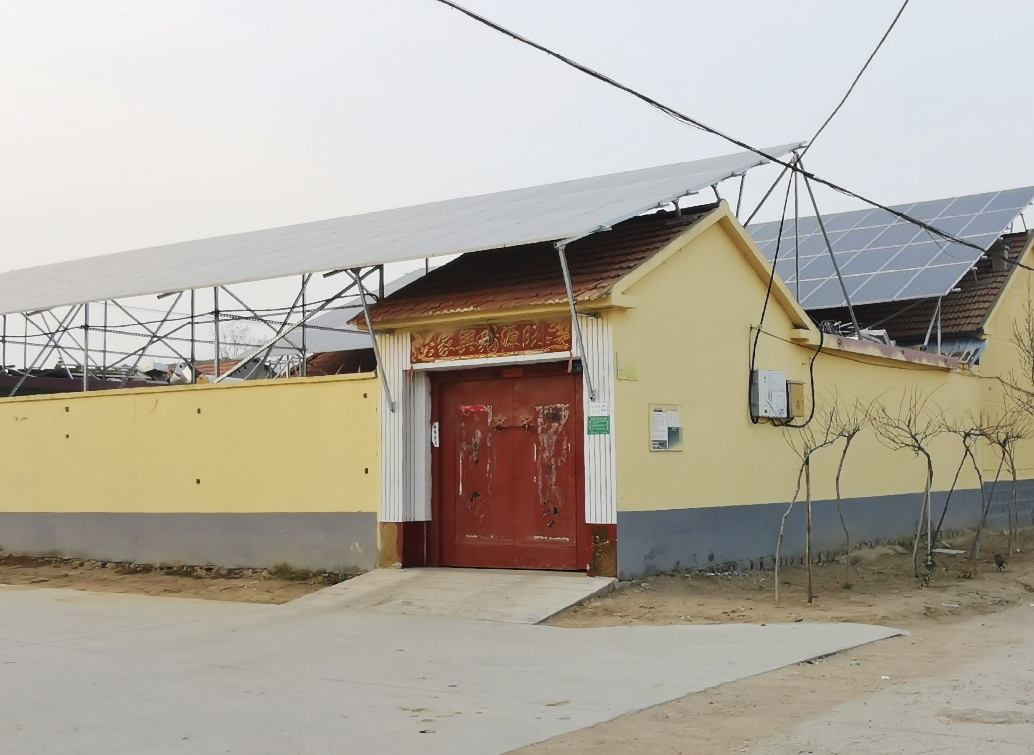 高密市柏城镇李茂庄村是高密农村商业银行包靠帮扶的贫困村,在驻村