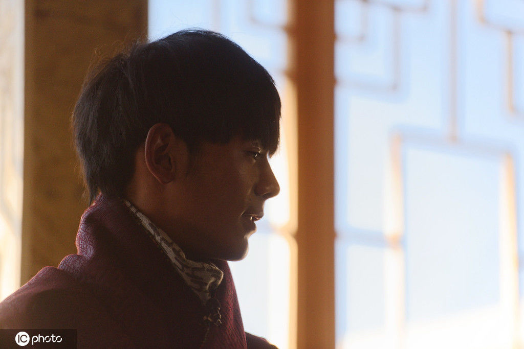 熟悉了以后,杜冬问丁真问题,"有时候他不懂就冲我