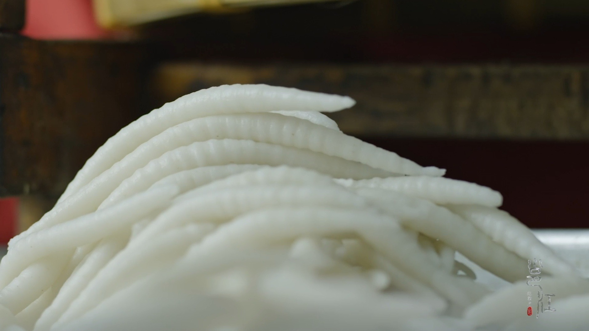 【百灵视界】广西南宁:手工"粉虫"