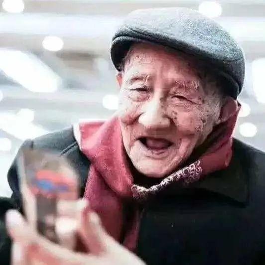 2014年的冬天,方桂馥拿着遗嘱来到学院,提出要将自己