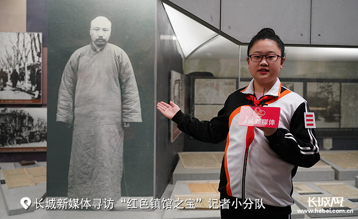 "李大钊第一个从容地走上绞刑台,为了折磨李大钊,凶残卑鄙的敌人竟绞