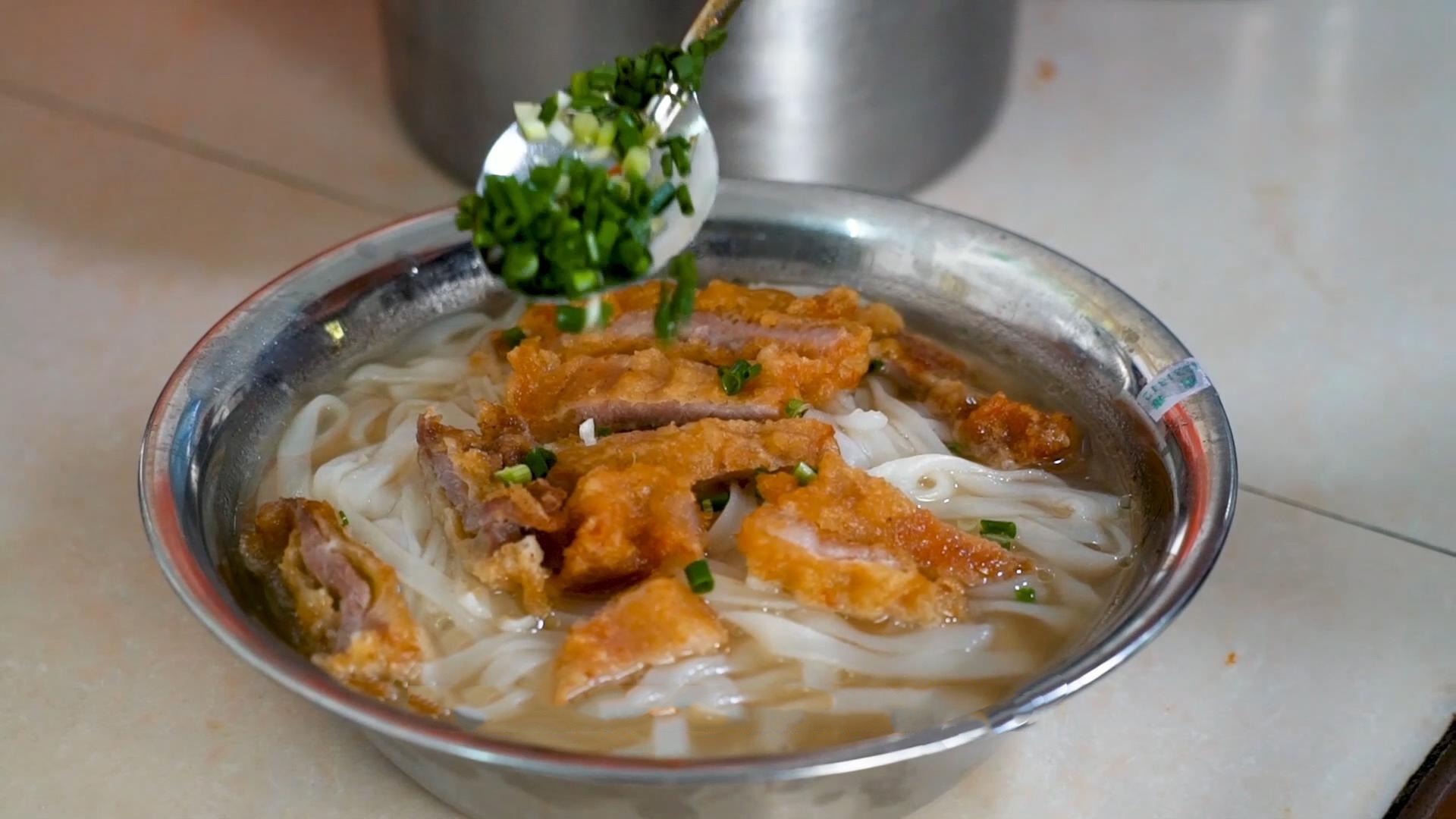 【百灵视界】广西横县:横州食咩嘢《酥肉粉》