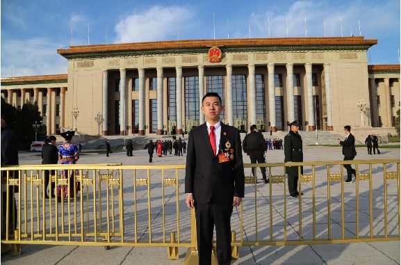 全国劳模邹毅:"蓝领王子"的奋斗人生