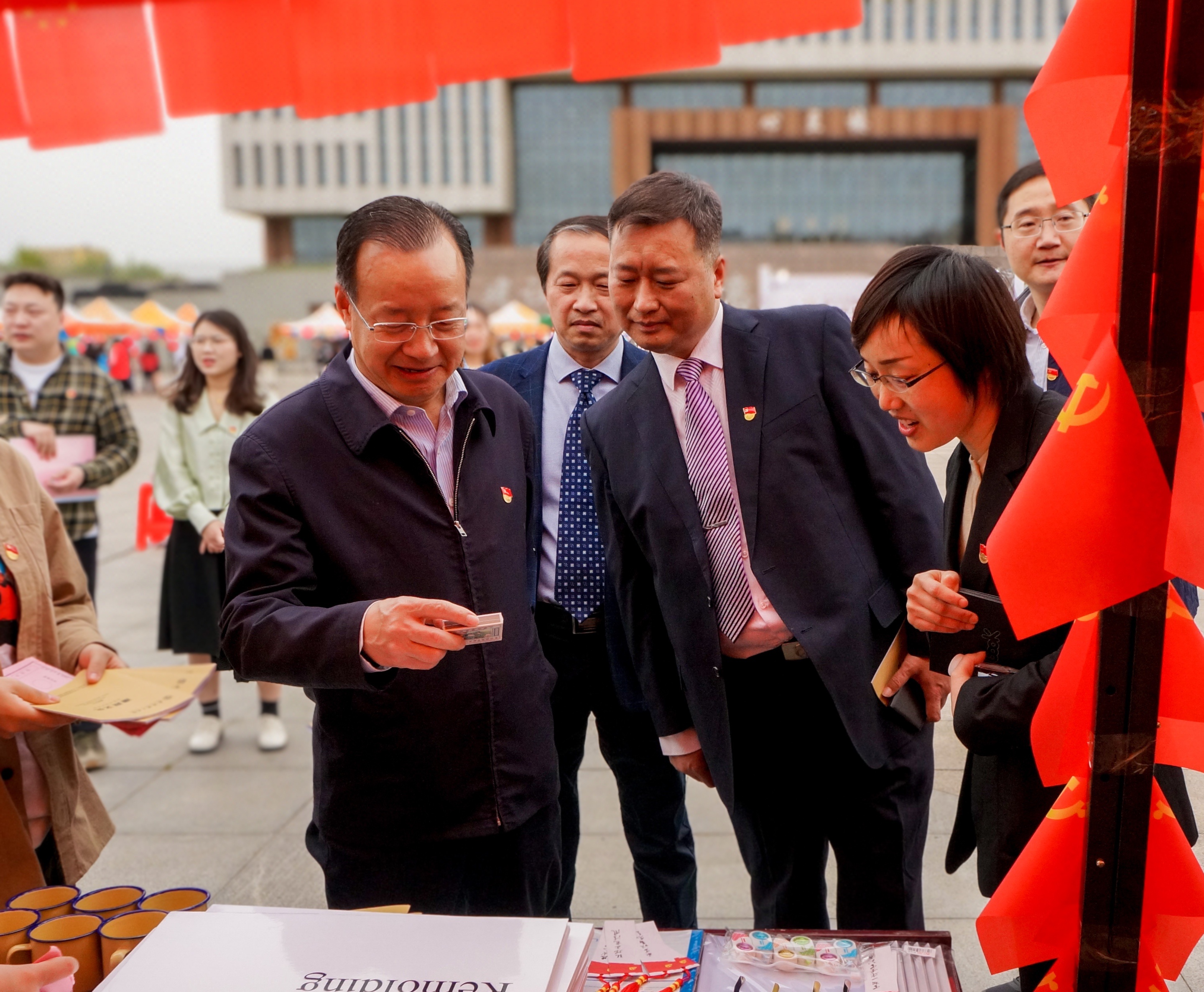 【学习强国】第十九届外语节暨“习听说读写，贯学思践悟”学习展举行