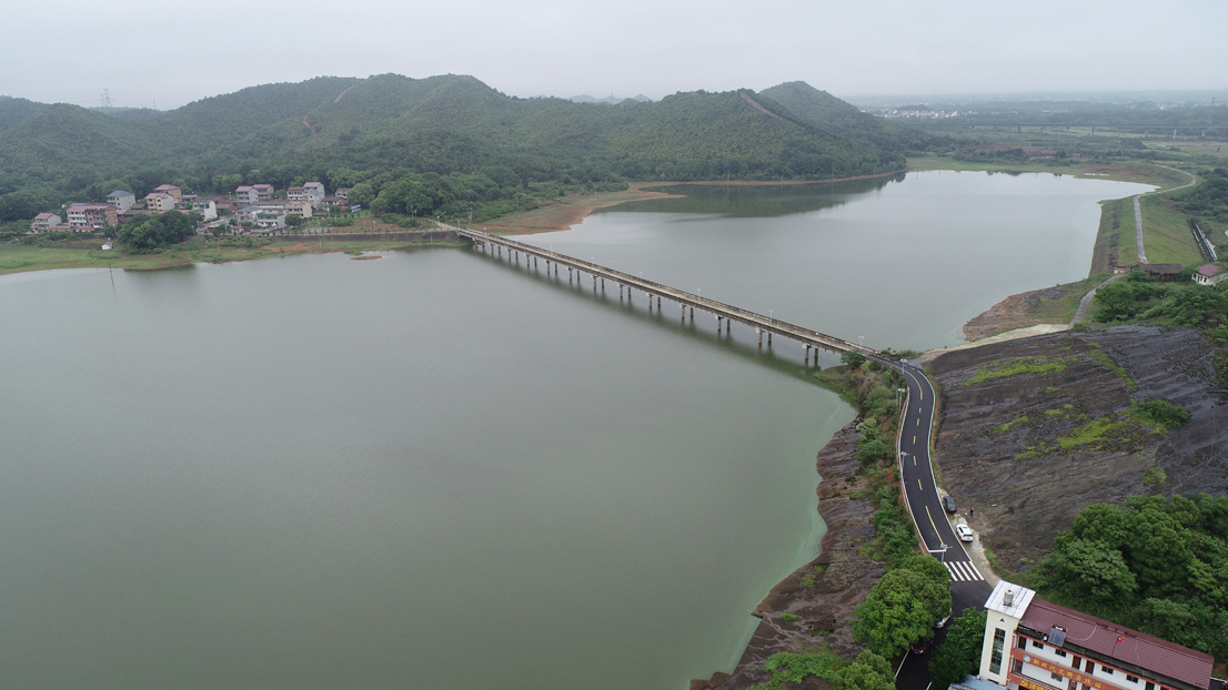 江西鹰潭余江区:农村公路托起百姓致富梦