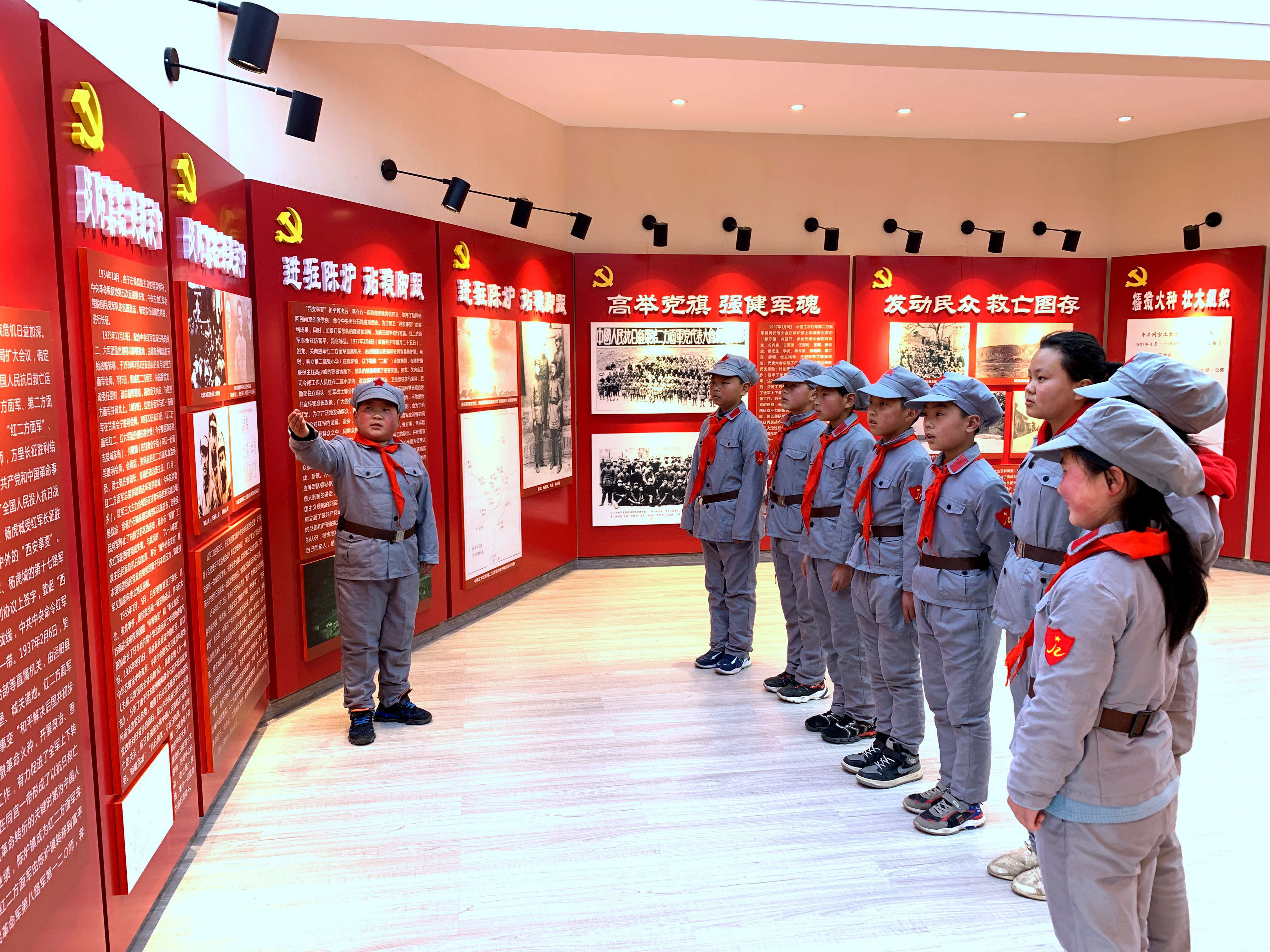 "小小红色宣讲员"讲述陈炉红色故事.