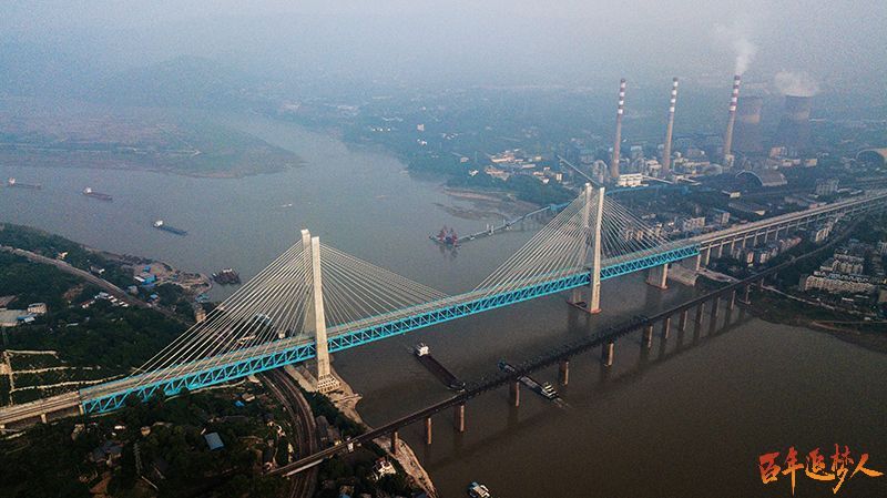 白沙沱长江大桥建成投用59年,不知有多少列火车从桥上驶过,多少万吨