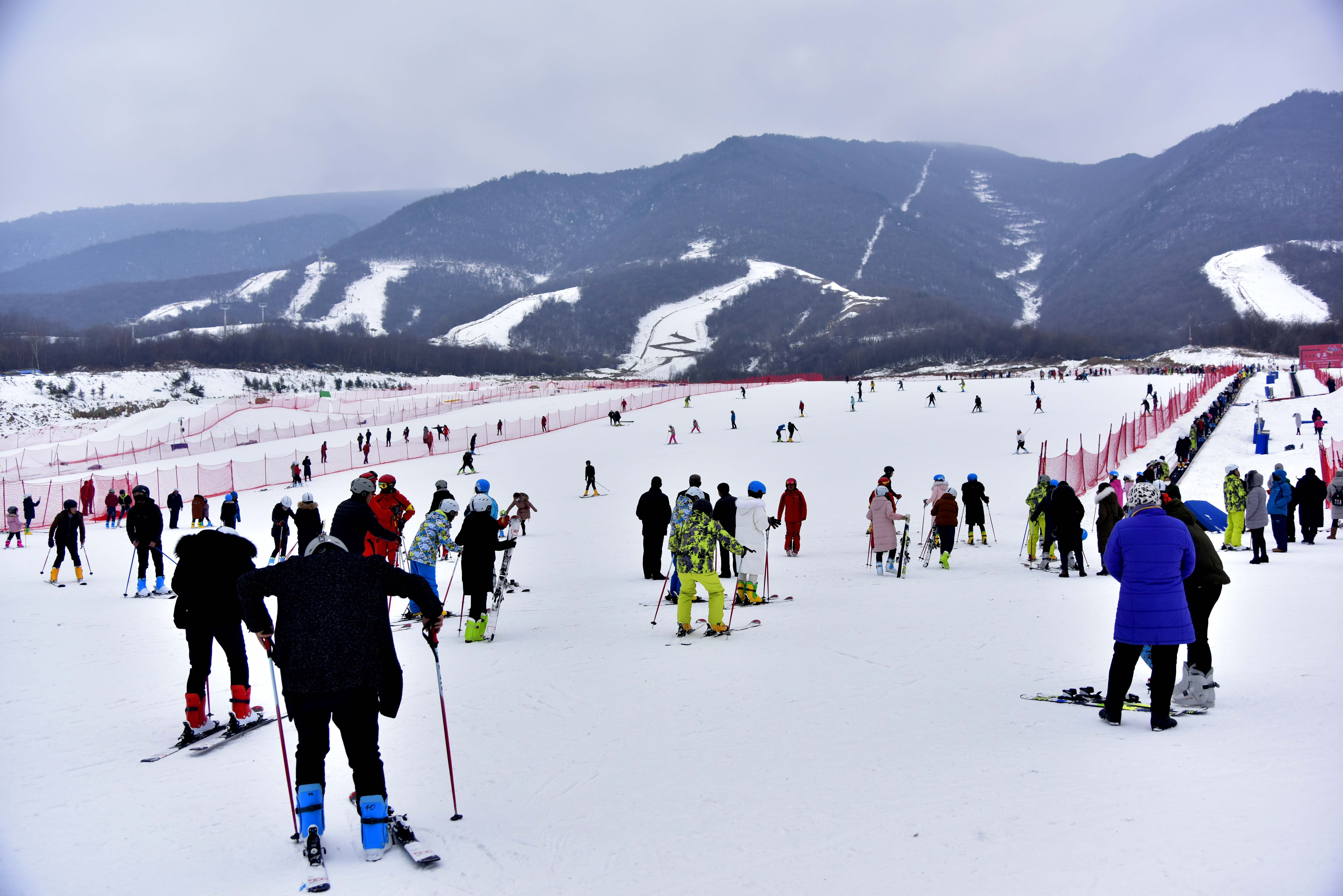 太白县鳌山滑雪场。