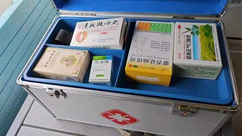 公交车上的便民服务箱