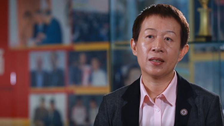 张俊兰帮扶凉山贫困生和孤儿