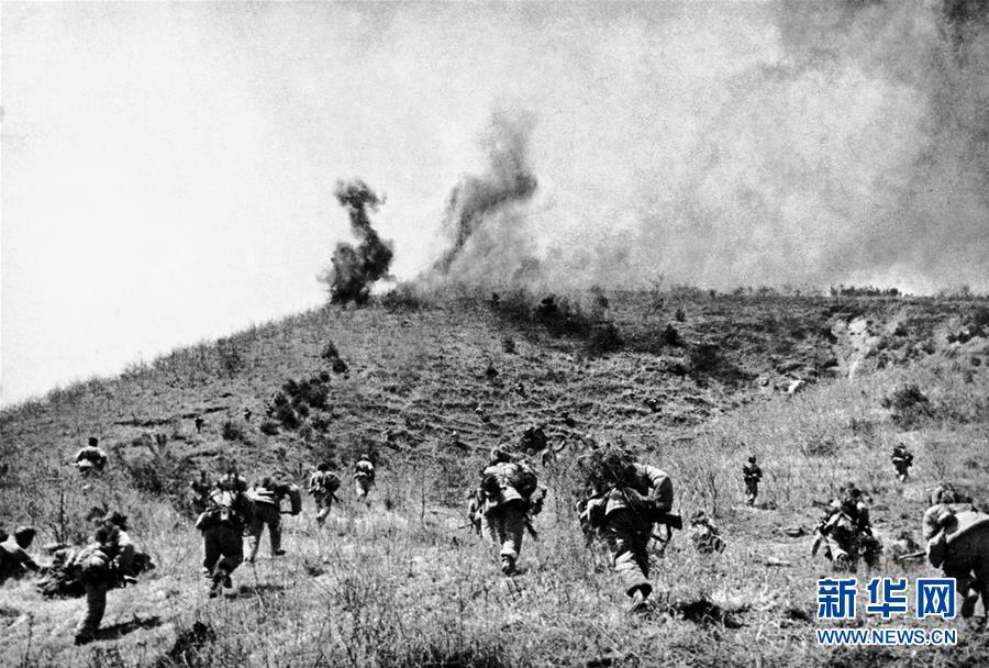 1950年6月,朝鲜内战爆发,美国政府纠集"联合国军"进行武装干涉,并派遣