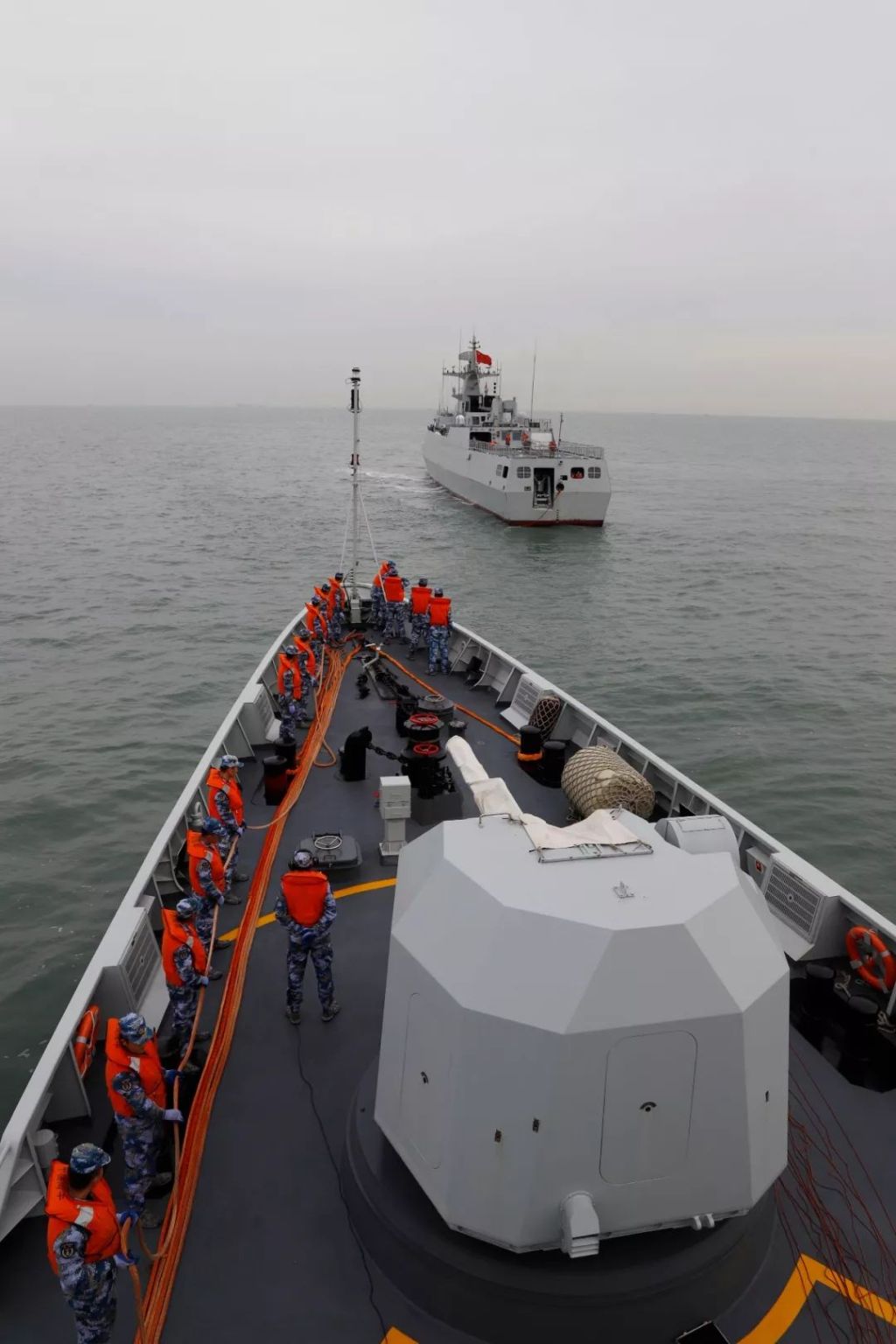 海军某护卫舰支队信阳舰开展为期5昼夜实战化演练