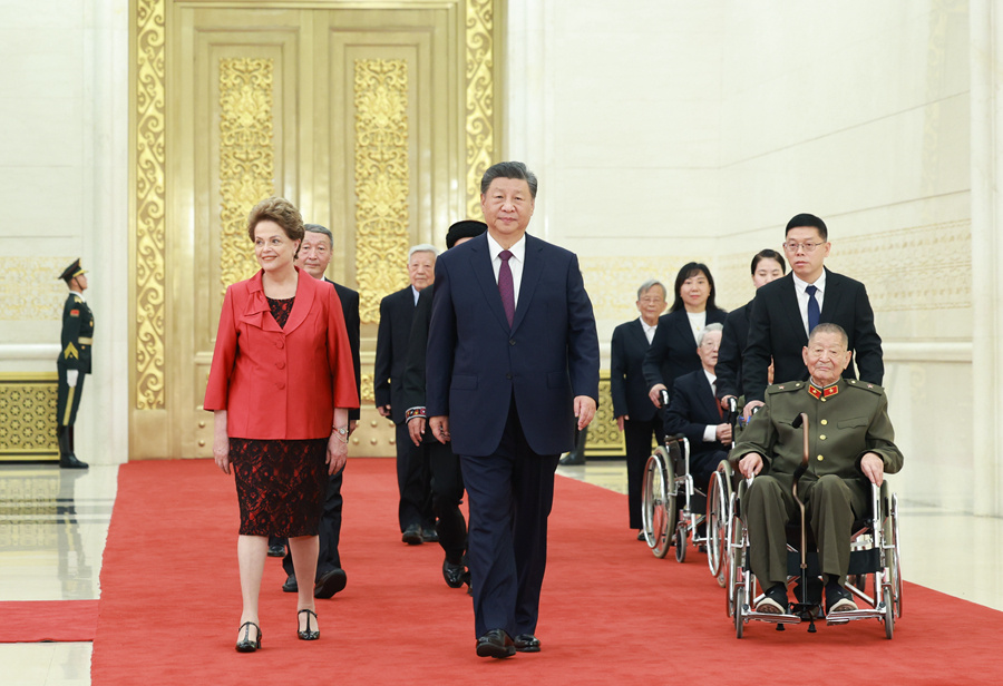 中华人民共和国国家勋章和国家荣誉称号颁授仪式在京隆重举行 习近平向国家勋章和国家荣誉称号获得者颁授勋章奖章并发表重要讲话