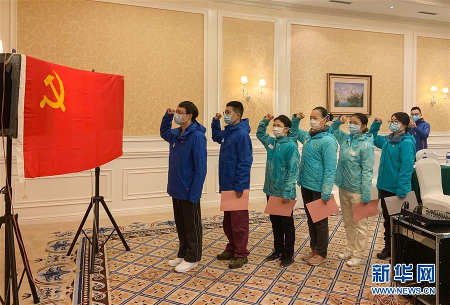 广州中山一院14名医疗队员火线入党