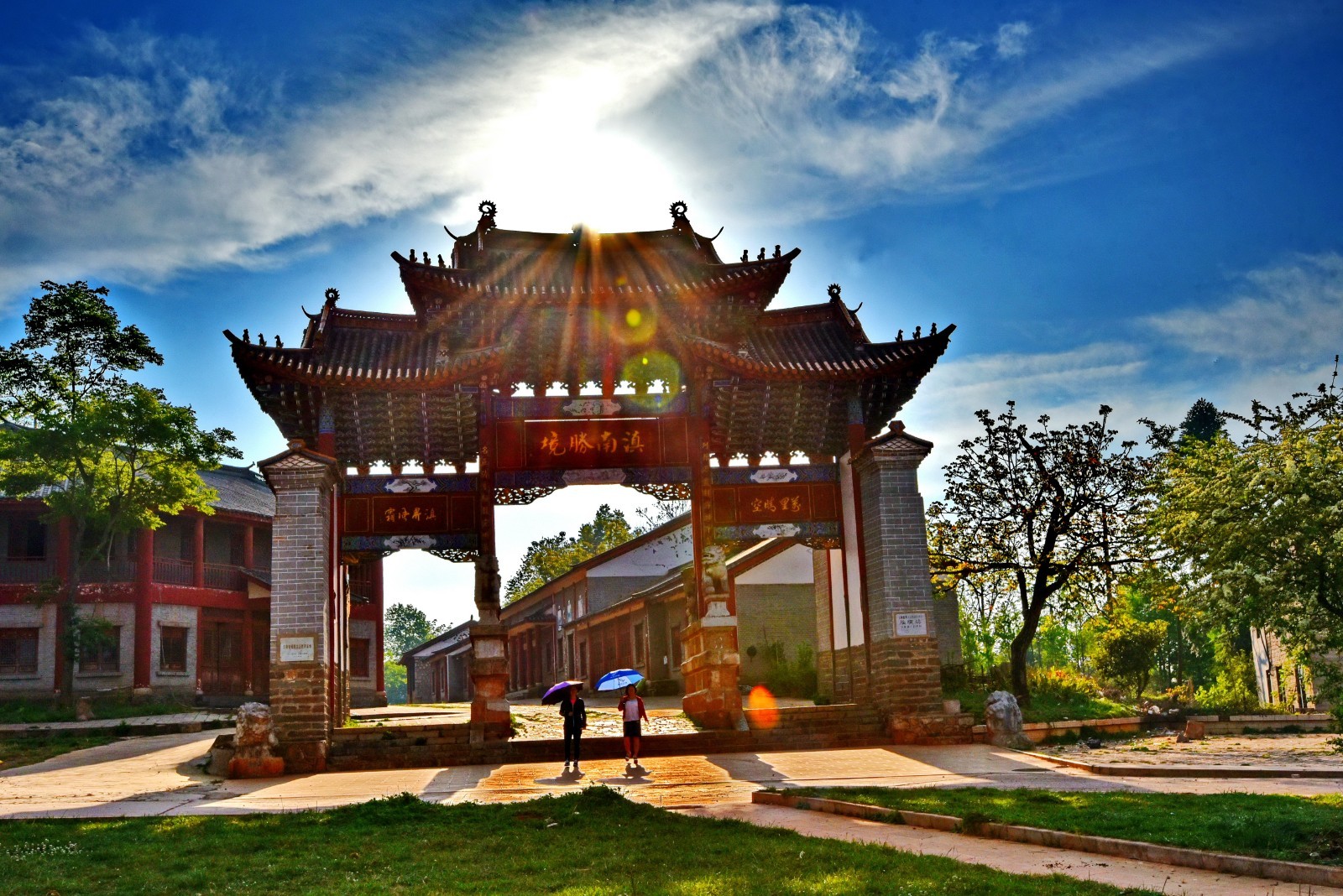 《富源胜境关》钱德华《英雄与党旗同辉》周云剑《老兵参观西柏坡纪念