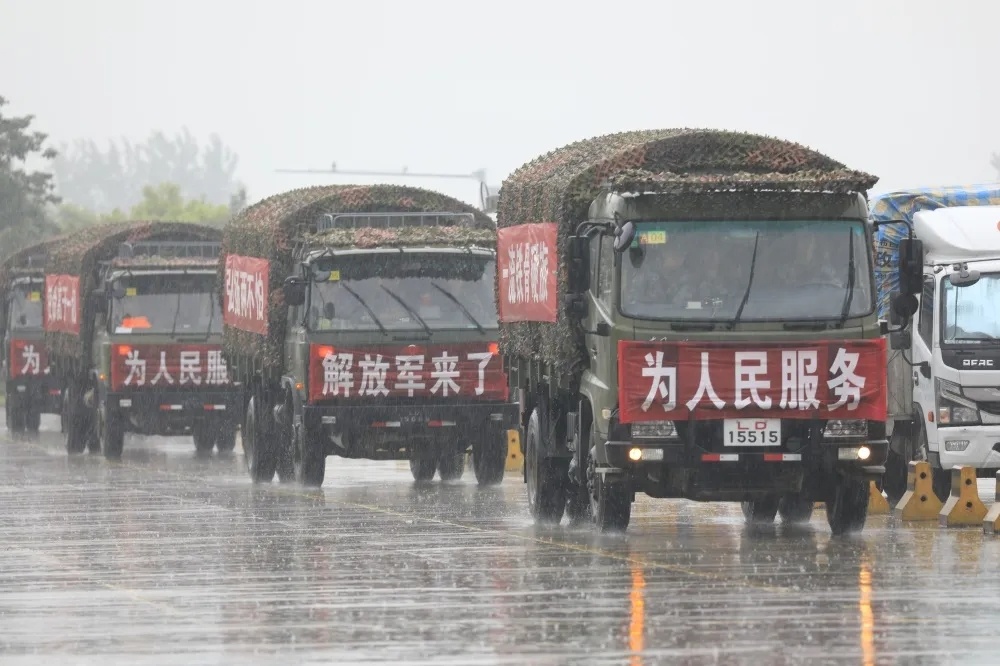 阅兵场上,他们威武雄壮,斗志昂扬演训场上,他们有血性,他们敢打必胜