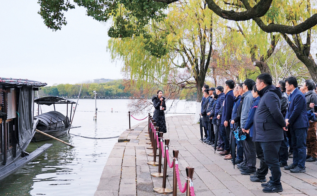 推动高校党建与事业发展深度融合 为中国特色世界一流大学建设提供坚强保证